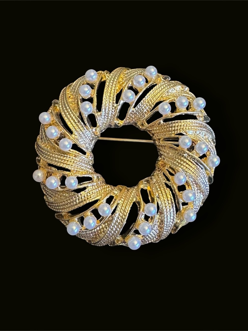 Gold-Tone Pearl Wreath Brooch